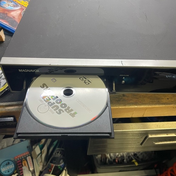 Blu-ray player by Magnavox - Picture 7 of 12